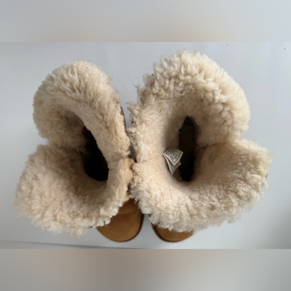 UGG Mini Bailey Button II Shearling Lined Boots 6 - Picture 8 of 10